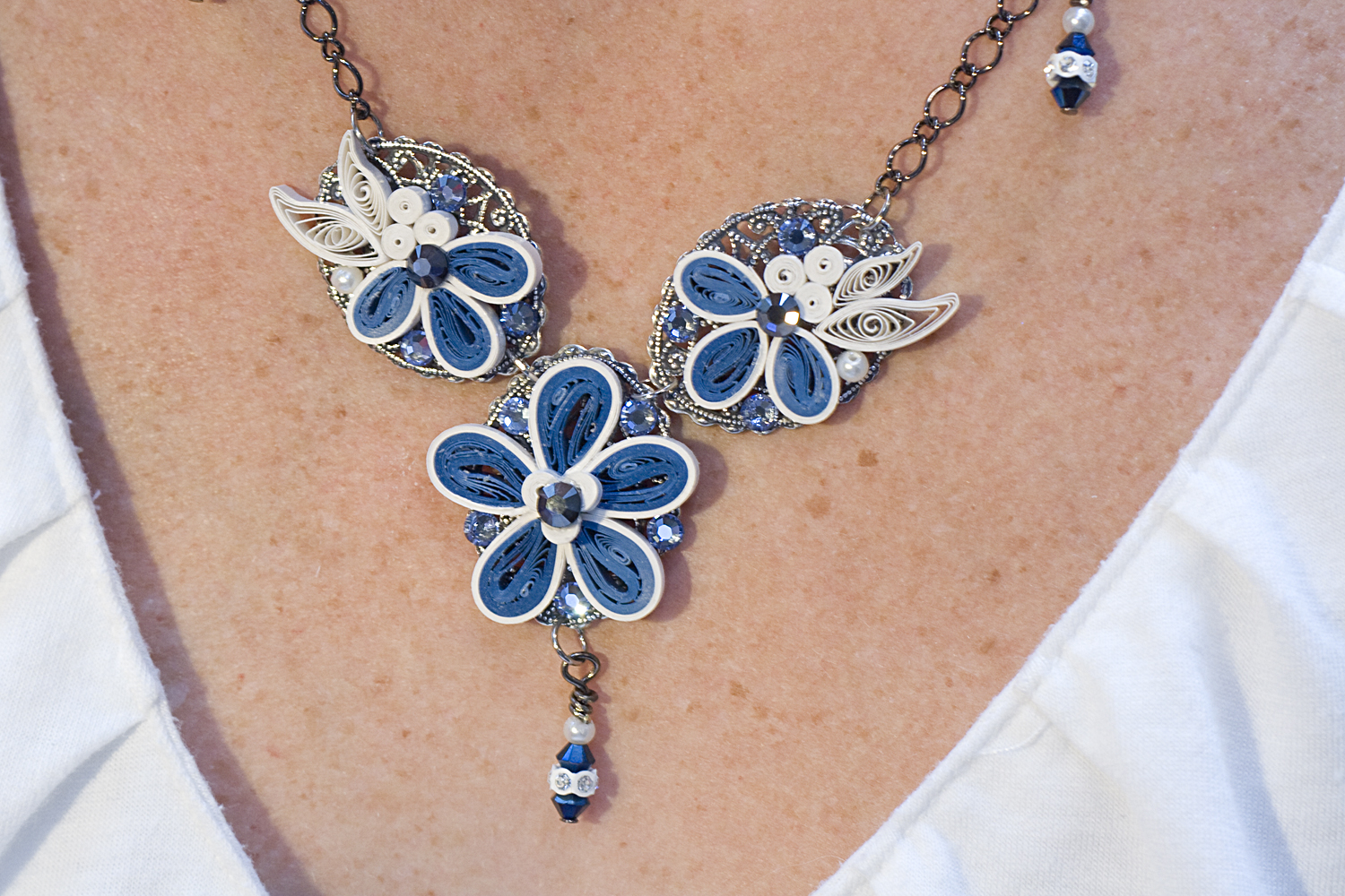 Appel Quilling Garden Quilled Blue Malaysian Flower Necklace