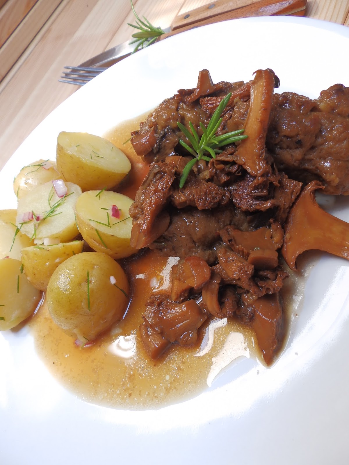 Seitan na divoko s bylinkovými brambory Veggie Fish