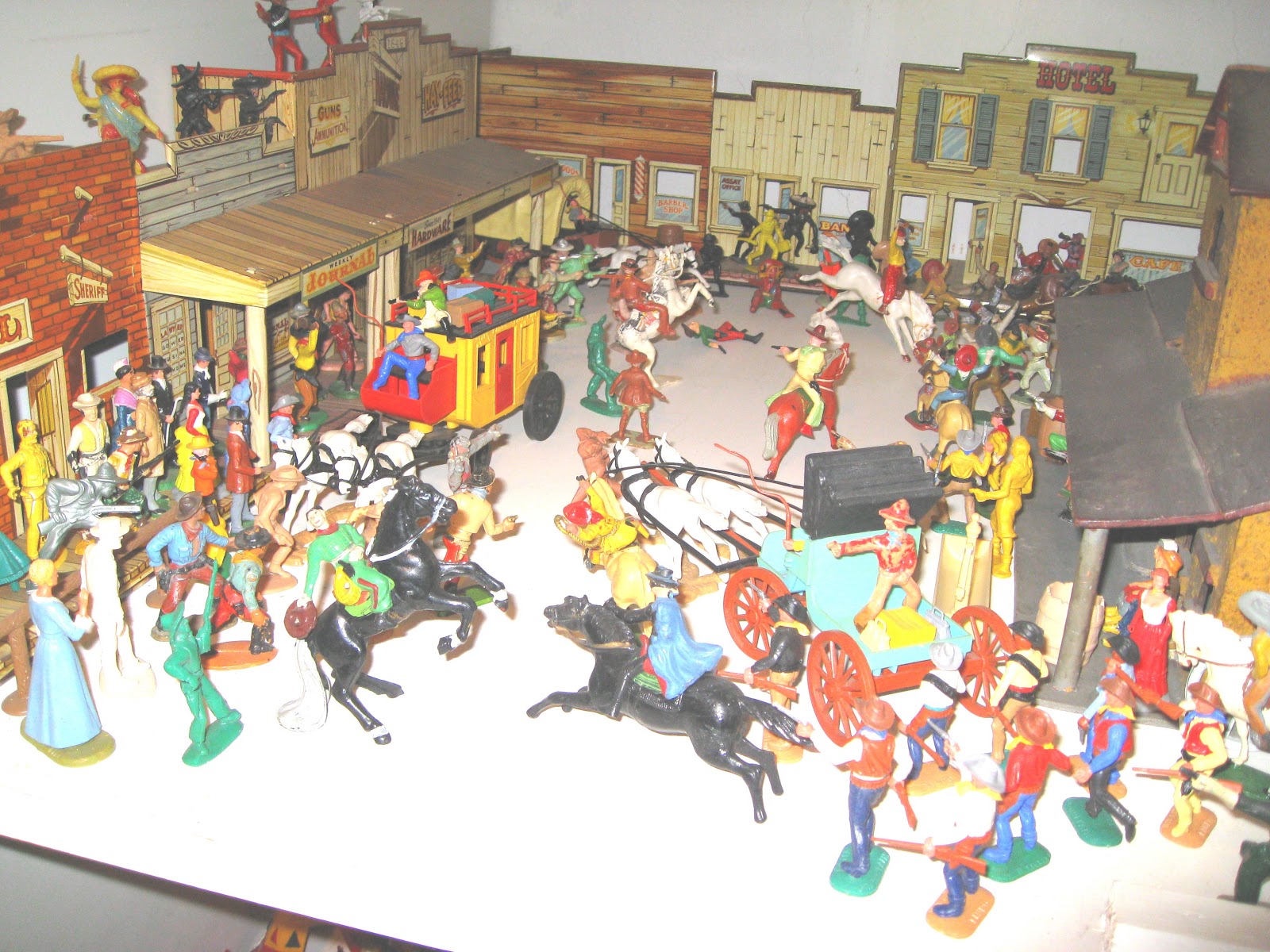 Collecting Toy Soldiers Marx tinplate western town buildings