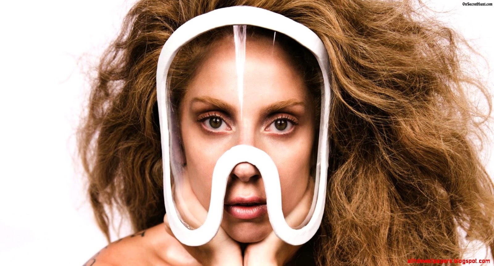 Lady Gaga Artpop On Secret Hunt Lady Gaga Artpop On Secret Hunt