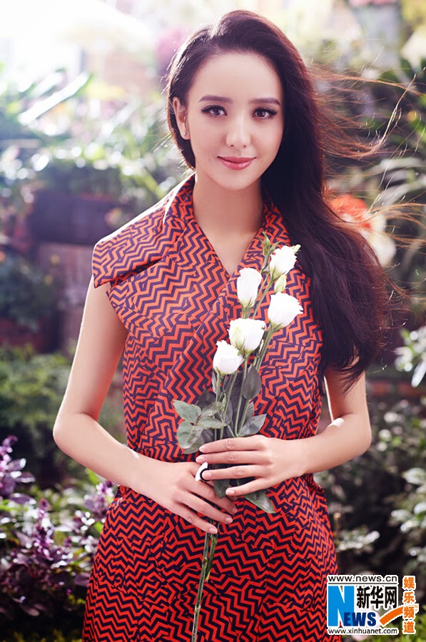 Actress Tong Liya shots for fashion magazine China Entertainment News