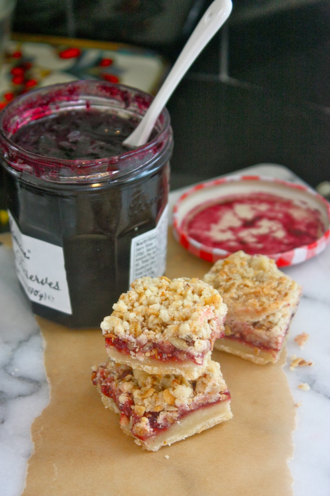 raspberry jam crumble bars
