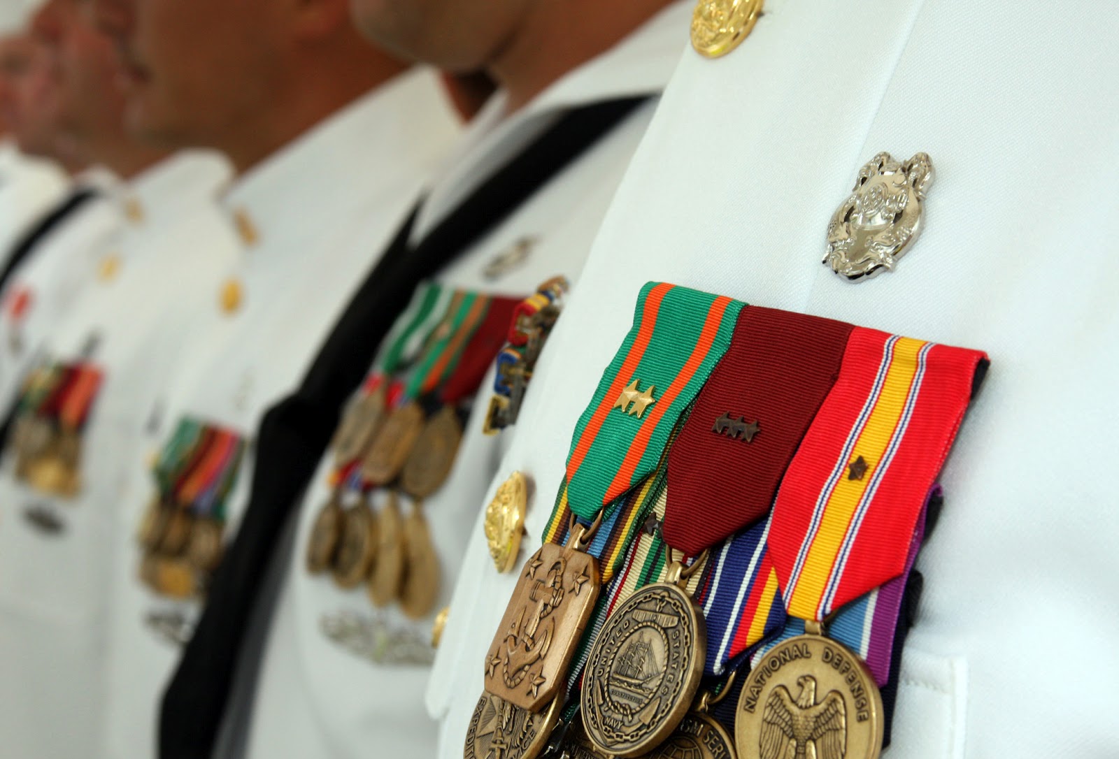 Appears to be 1st Class Diver Insignia) Appears to be 1st Class Diver Insignia)