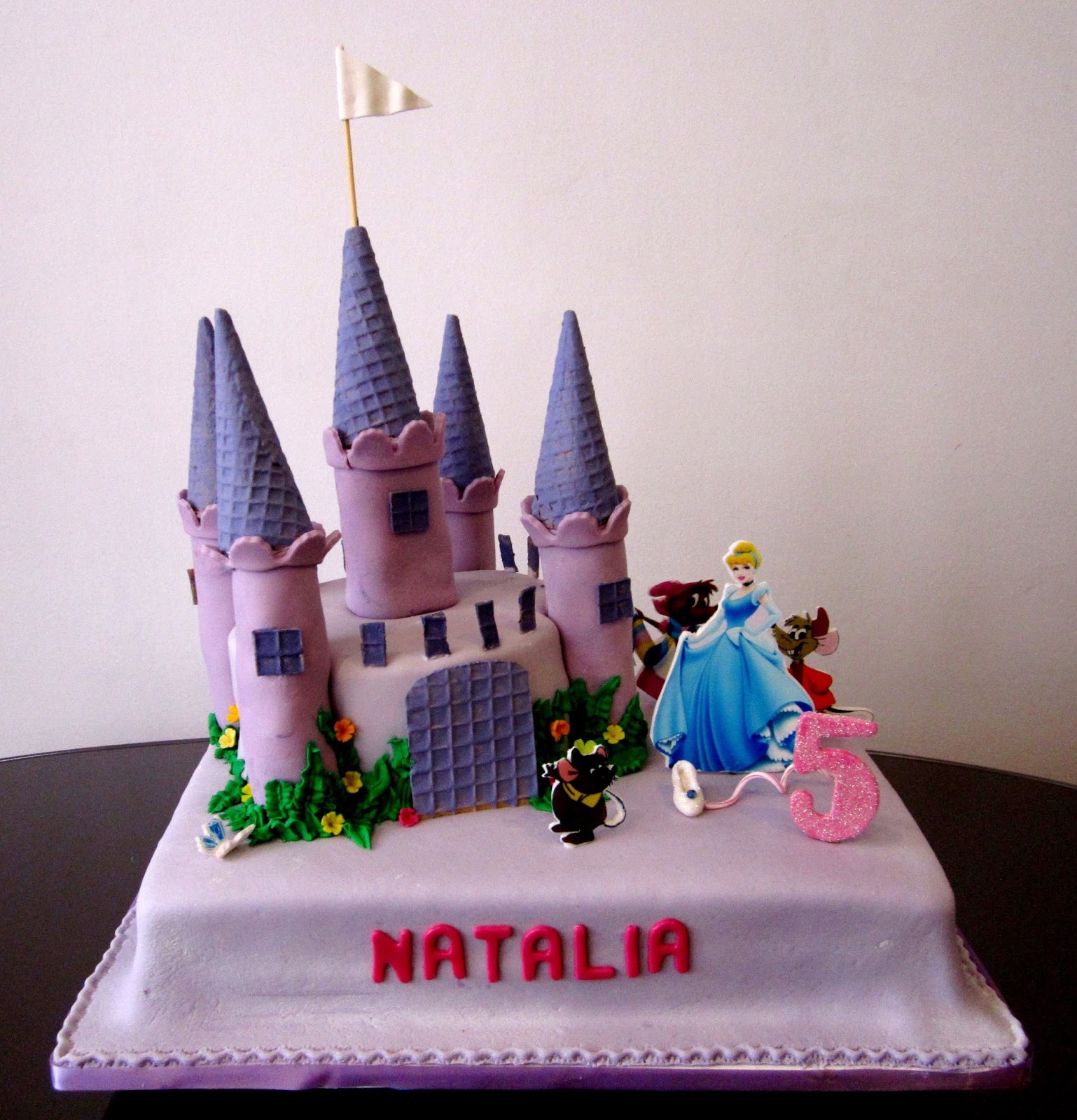 Tortas y Ponques Lucia: Cinderella (La Cenicienta)