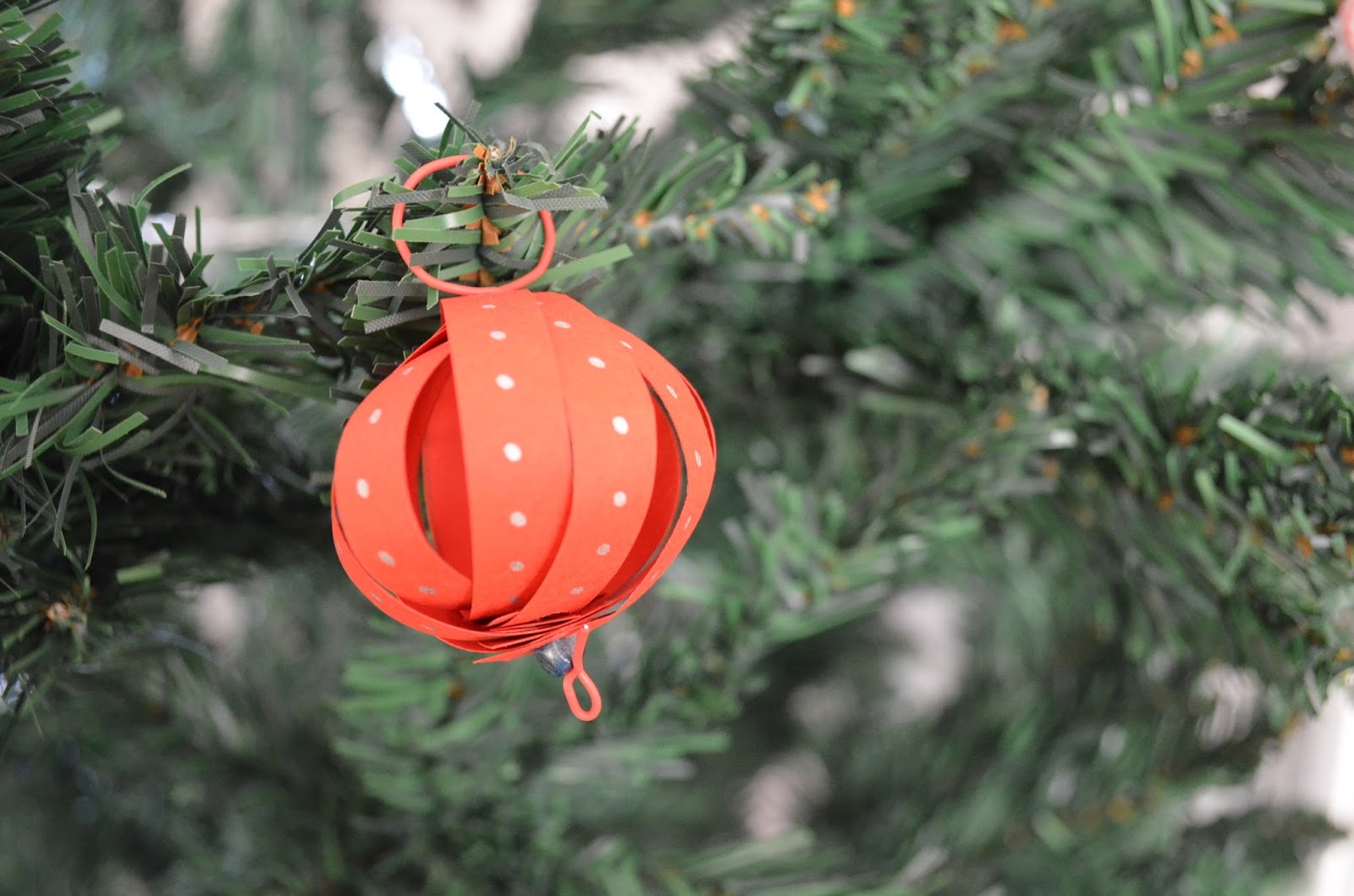 Practical Mom DIY Christmas Paper Baubles