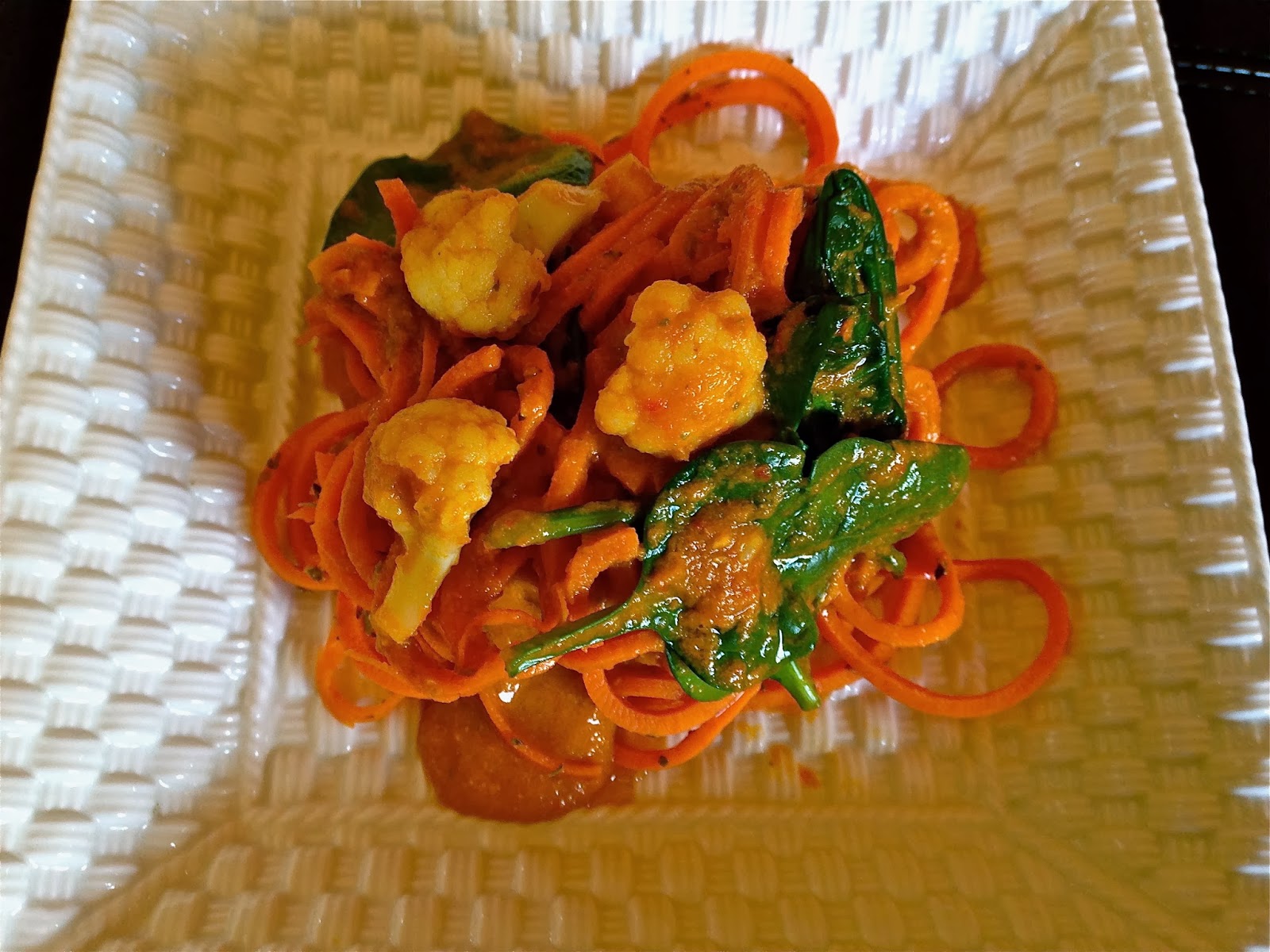 Quick'n'Healthy Steamed Yam Noodles w/ Roasted Pepper Sauce