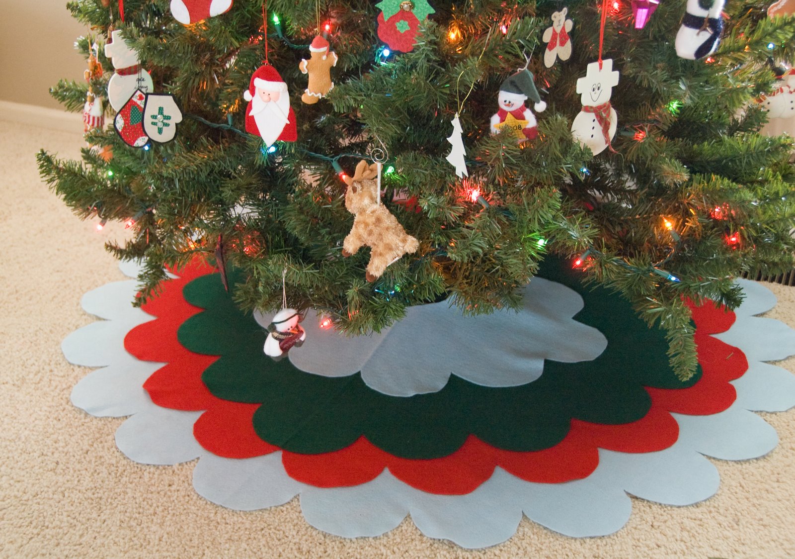 Jengerbread Creations Tree Skirt (and a MiniTutorial)