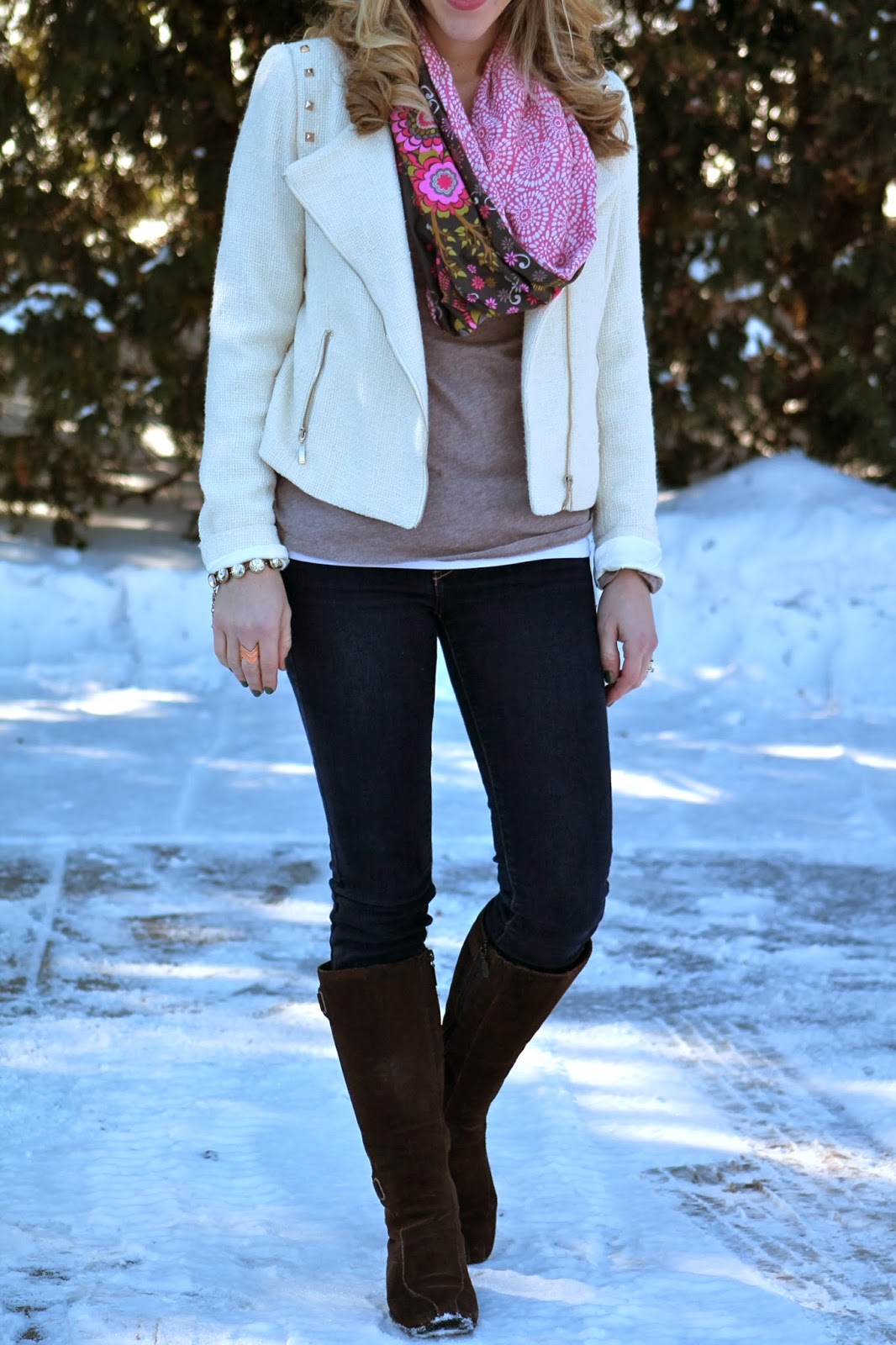 I do deClaire Wearing a Collarless Jacket