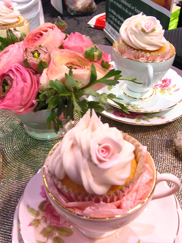 http://1.bp.blogspot.com/-_FJEVWdKnq4/T6BsXtGogBI/AAAAAAAAAvM/x8j701aY7Rc/s1600/teaparty-cupcakes.jpg