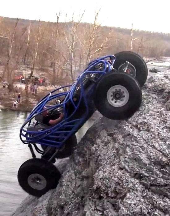 MONDIAL HOT NEWS/24 Climb the rock buggy from the water
