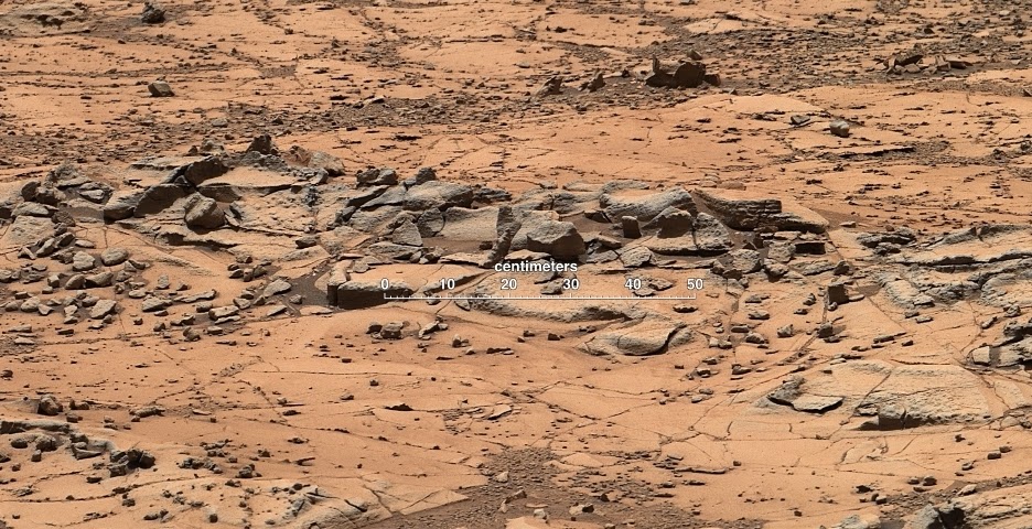 http://1.bp.blogspot.com/-_Ho6zOgeyJQ/VGz9zjQvUPI/AAAAAAAAPrA/8Rs3lygQZFA/s1600/Mars-Curiosity-Rover-Pink-Cliffs-Rock-Wind-Erosion-Labeled-pia18880-full.jpg