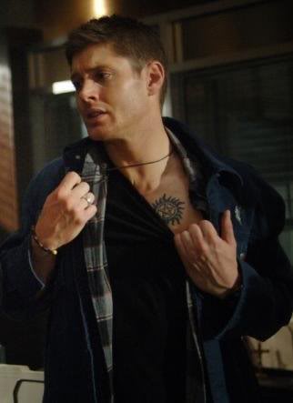 Jensen Ackles takes off his shirt and shows us his sexy tattoo in the recent