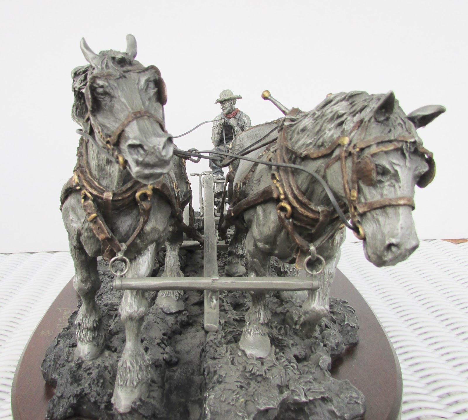 Mz Gobsmack Lowell Davis Pewter Sculpture "Skedaddlin"