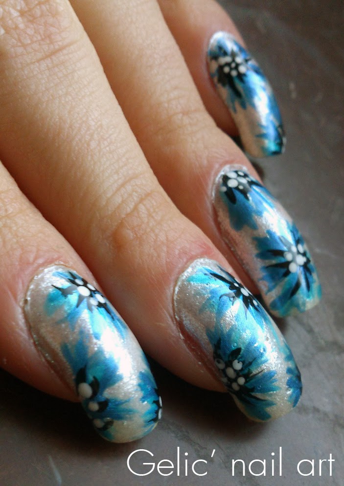 Gelic' nail art Cornflower nail art for Germany