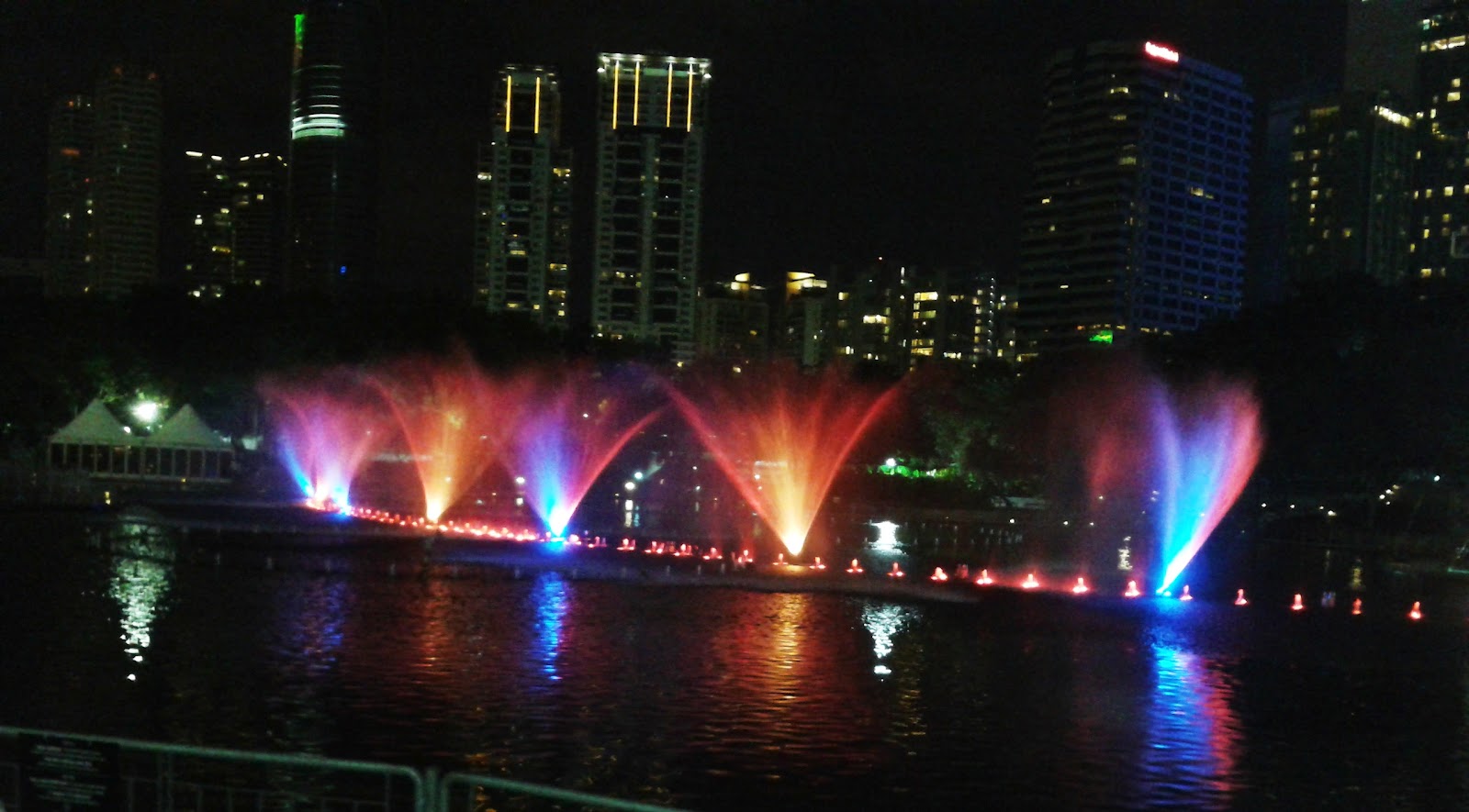 Pak Idrus's Blog... Colorful Fountain KLCC...