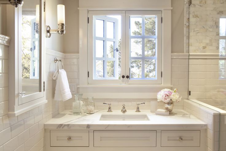 Ocean living in sight: badrum inspiration
