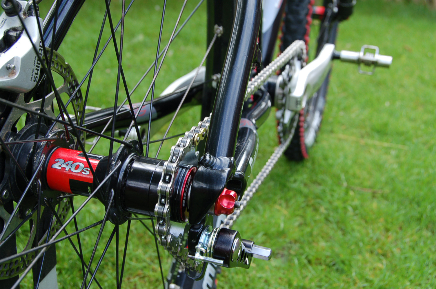 Chain tensioner single speed horizontal dropouts