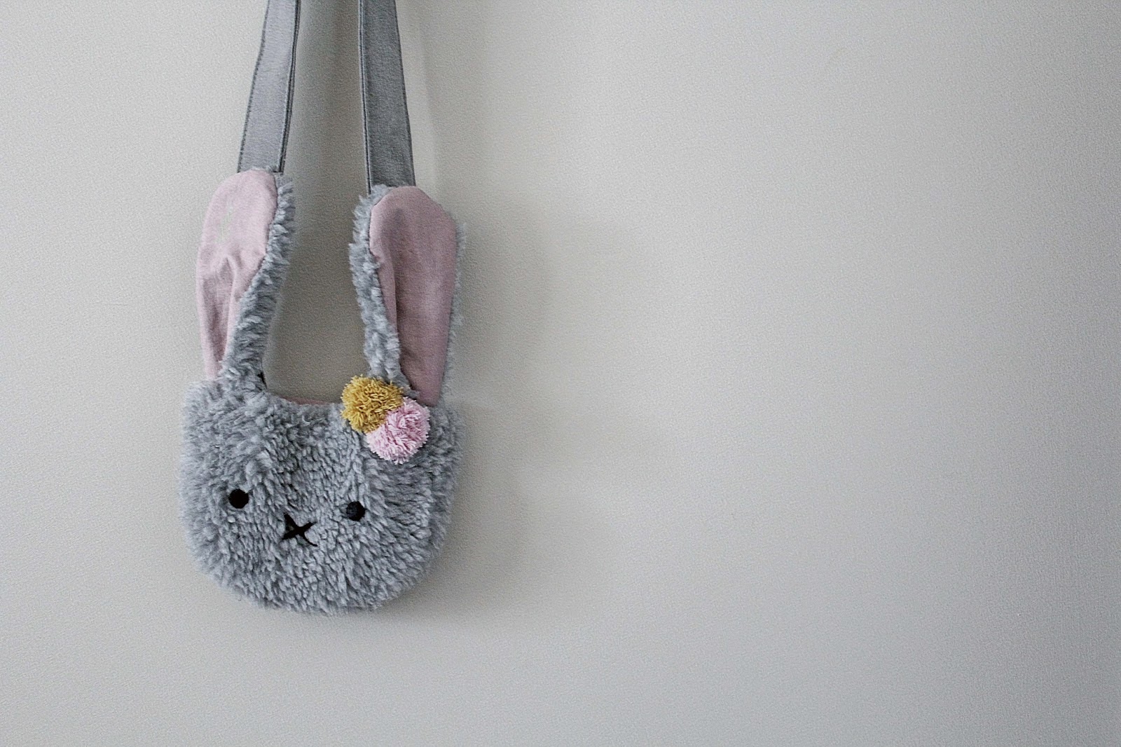 http://maker-land.blogspot.com.au/2014/03/bunny-bag-tutorial.html