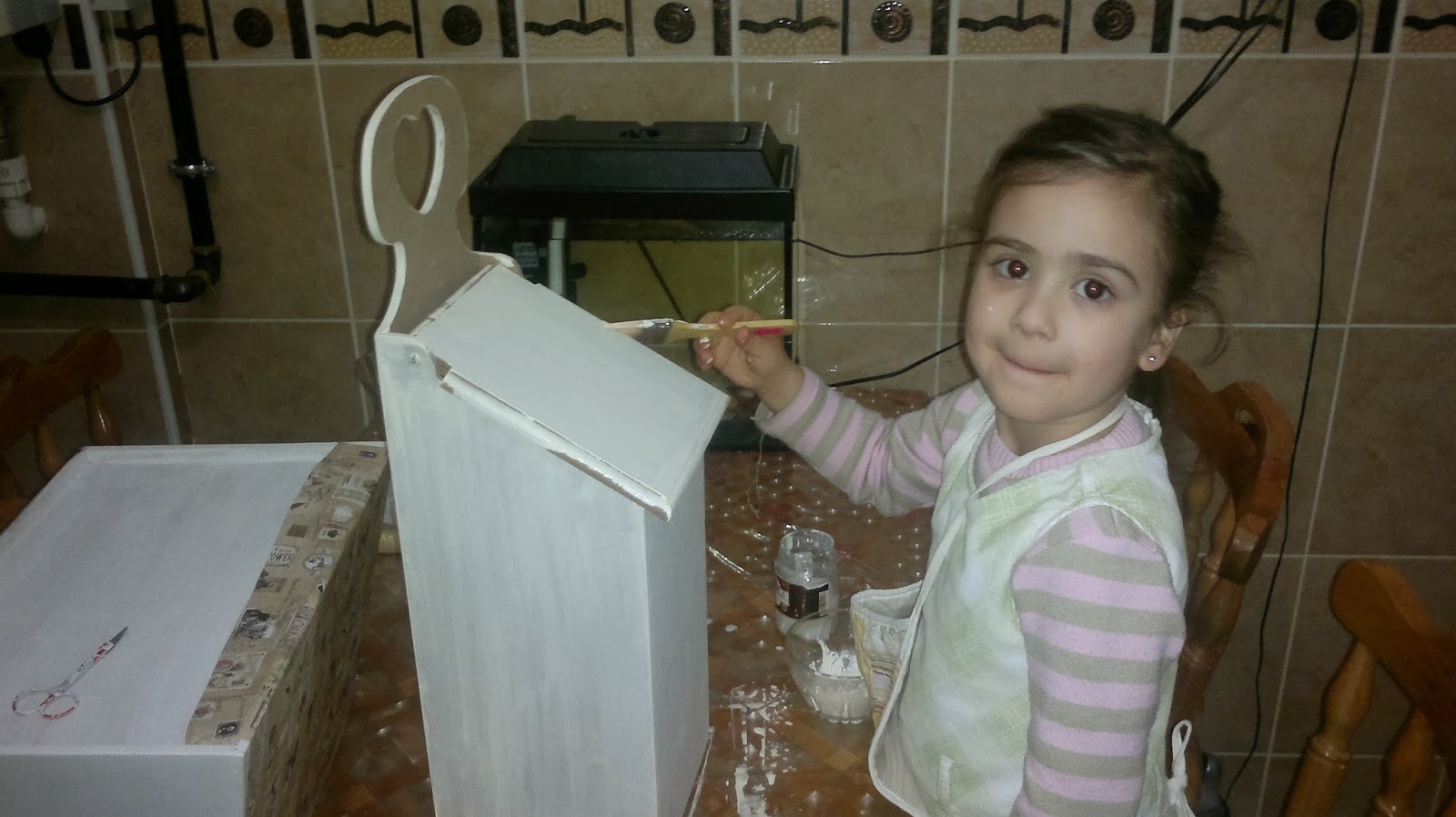 SRY AHŞAP BOYAYAN MİNİK KIZIM…. SRY AHŞAP BOYAYAN MİNİK KIZIM….