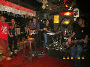 Local band at "ESPRESSO BAR" on Legian street in Kuta.