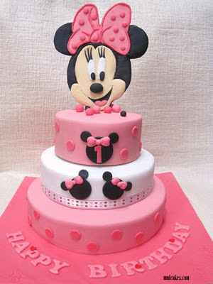 Minnie Mouse Birthday Cakes on Mom   Daughter Cakes  3 Tiered Minnie Mouse Cake For 1st Birthday