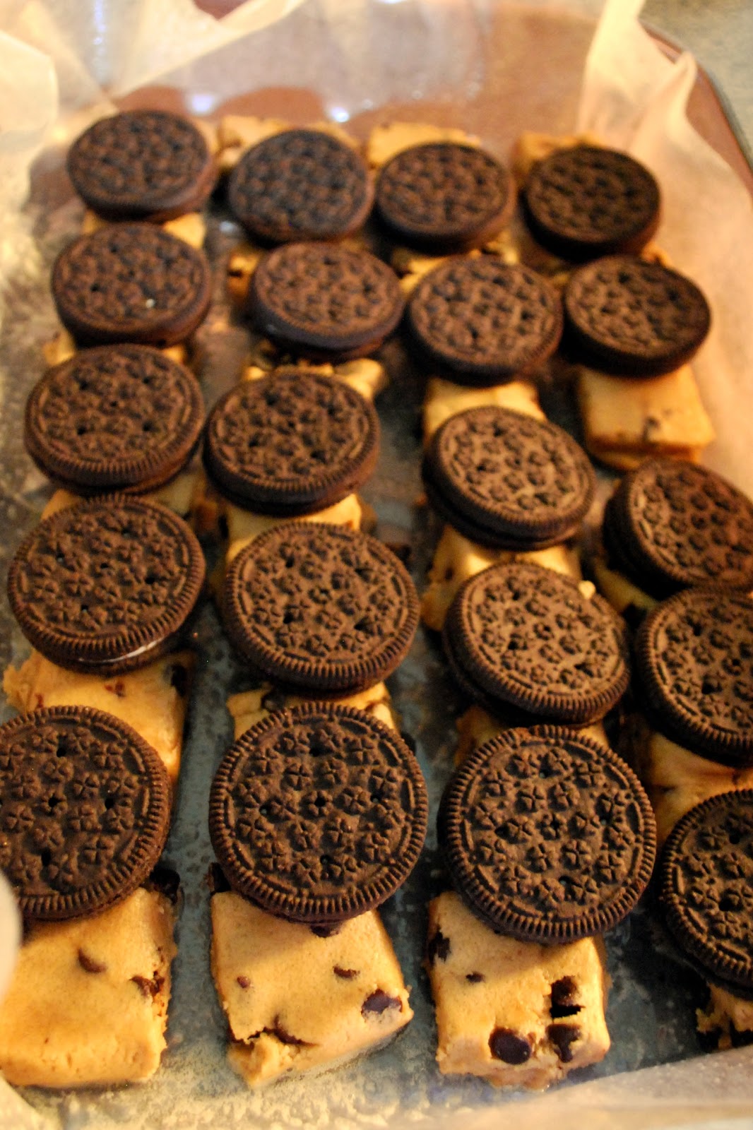 THE SERENDIPITY BISTRO Ultimate Chocolate Chip Oreo Cookie Brownie Bars