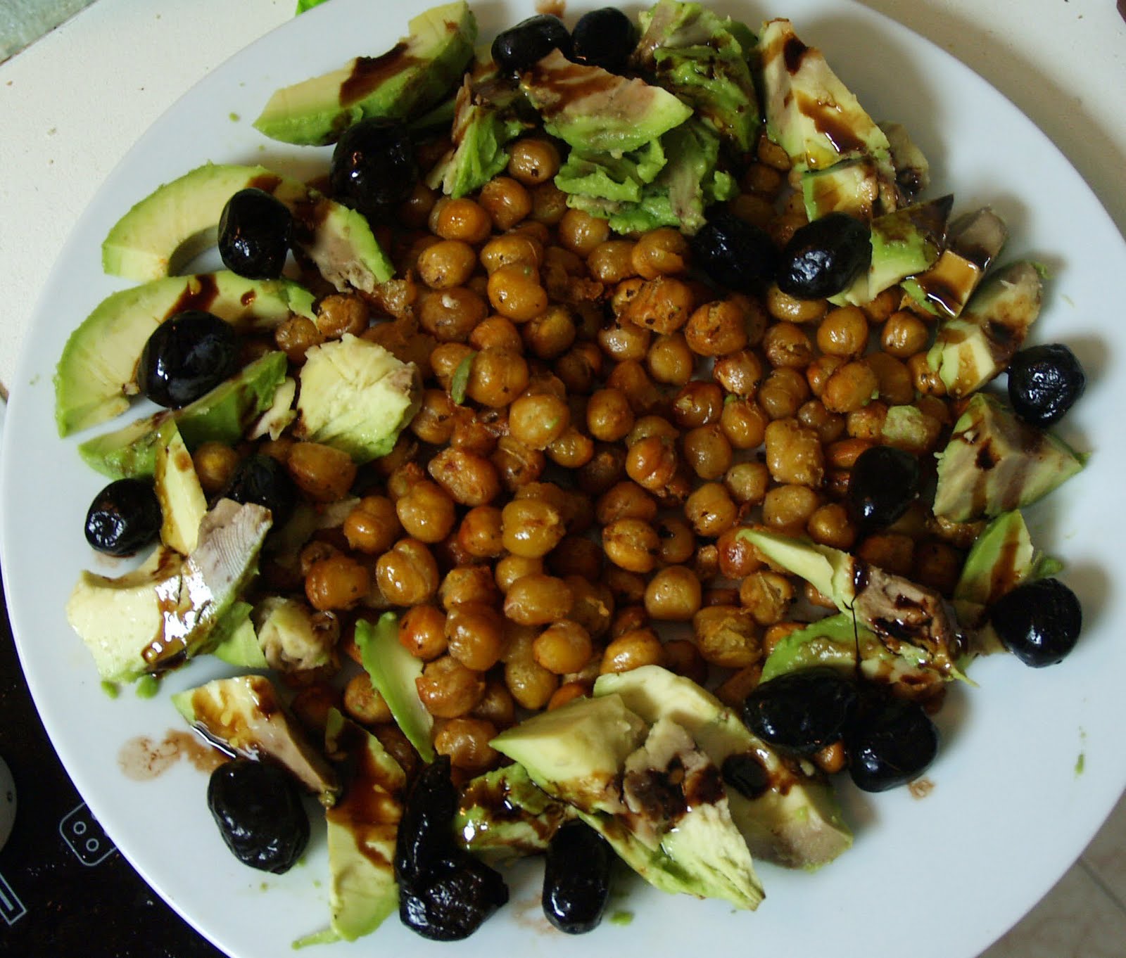 Lista 102+ Foto Ensalada De Garbanzos Fritos Y Aguacate Mirada Tensa