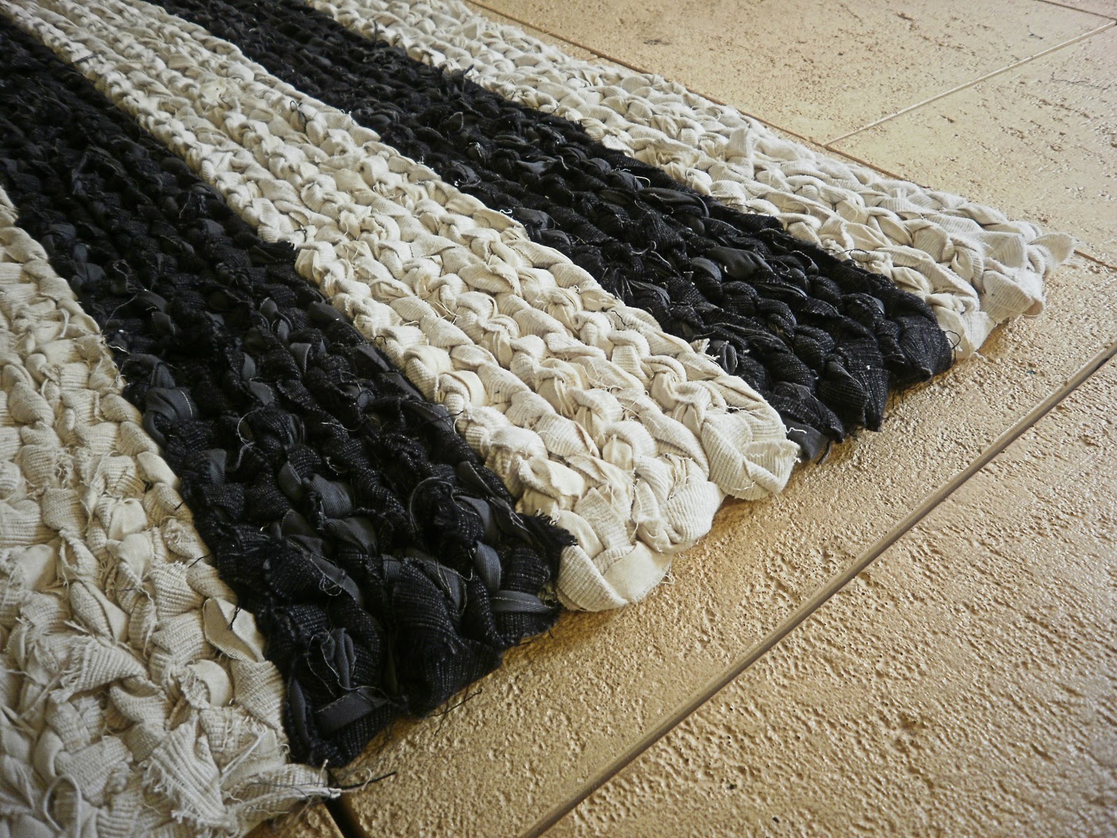 'Sunchi B' Knit & Purl Lounge room floor rug