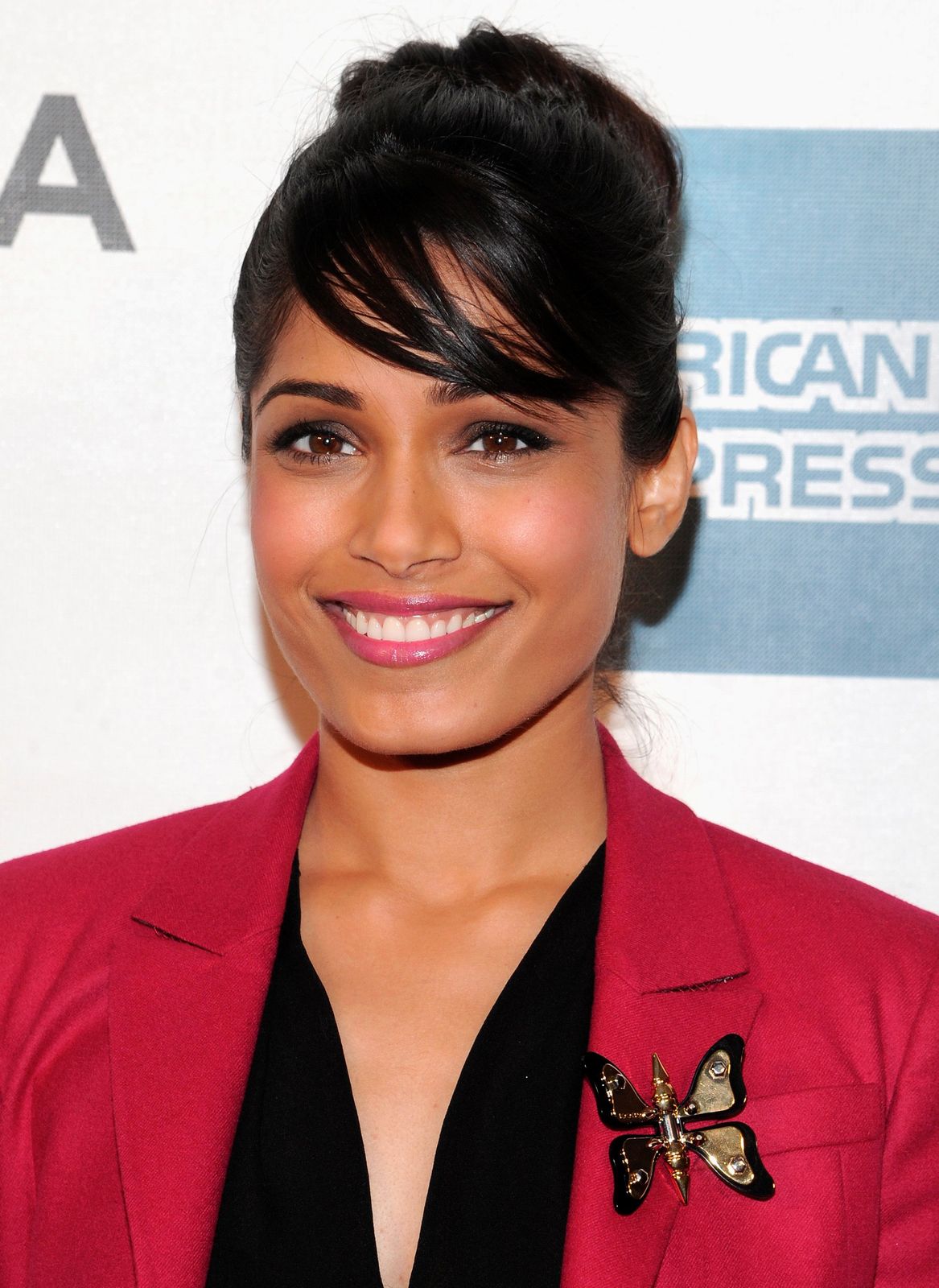 http://1.bp.blogspot.com/-_a8_BMbGjl4/T50wiFUAeEI/AAAAAAAACmE/PgK2mzSPxyk/s1600/Freida+Pinto+at+the+premiere+of+Trishna+(1).jpg
