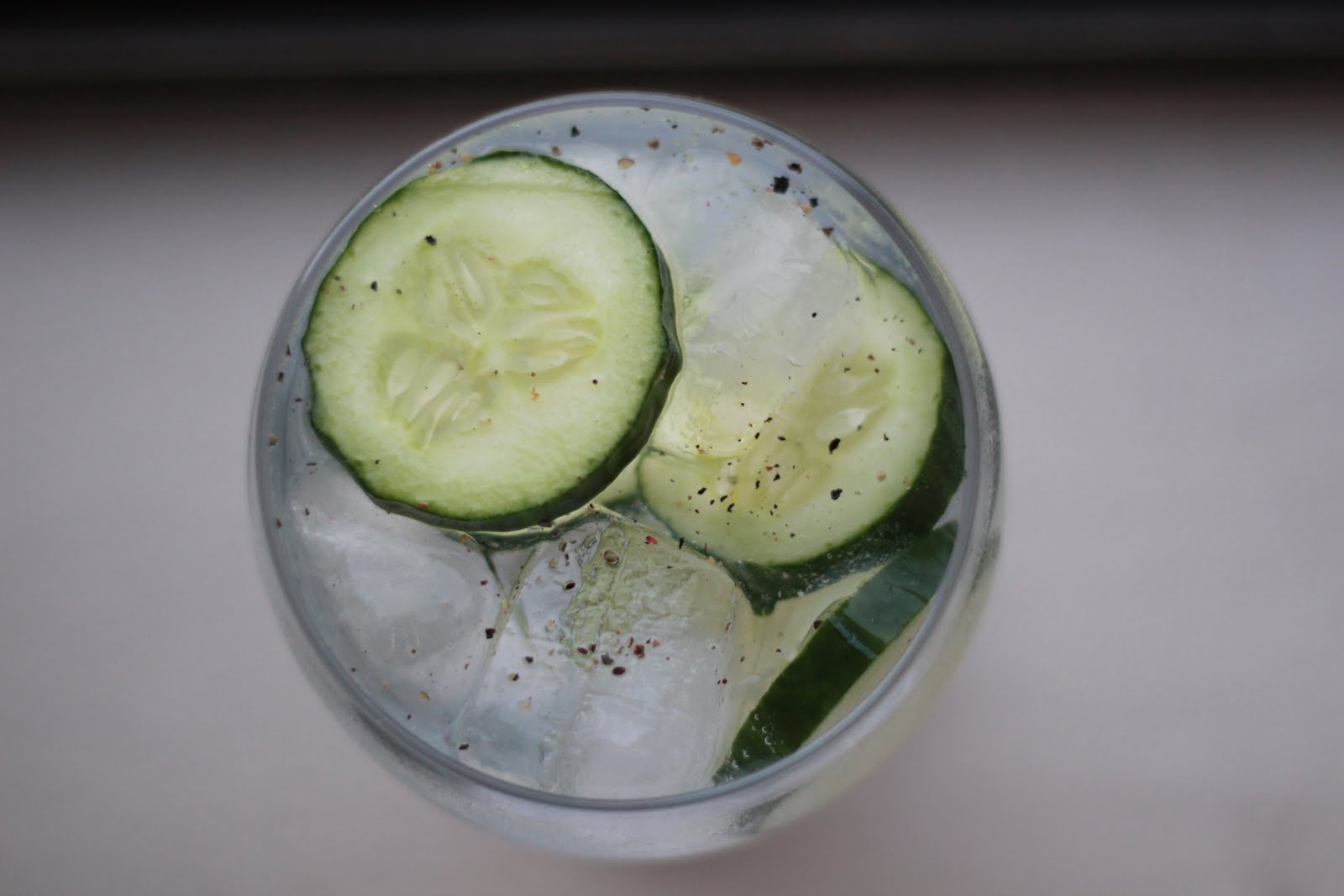 hendricks gin tonic cucumber pepper