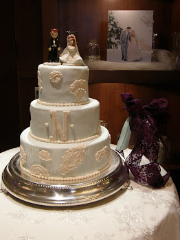 3-tier round fondant with fondant appliques