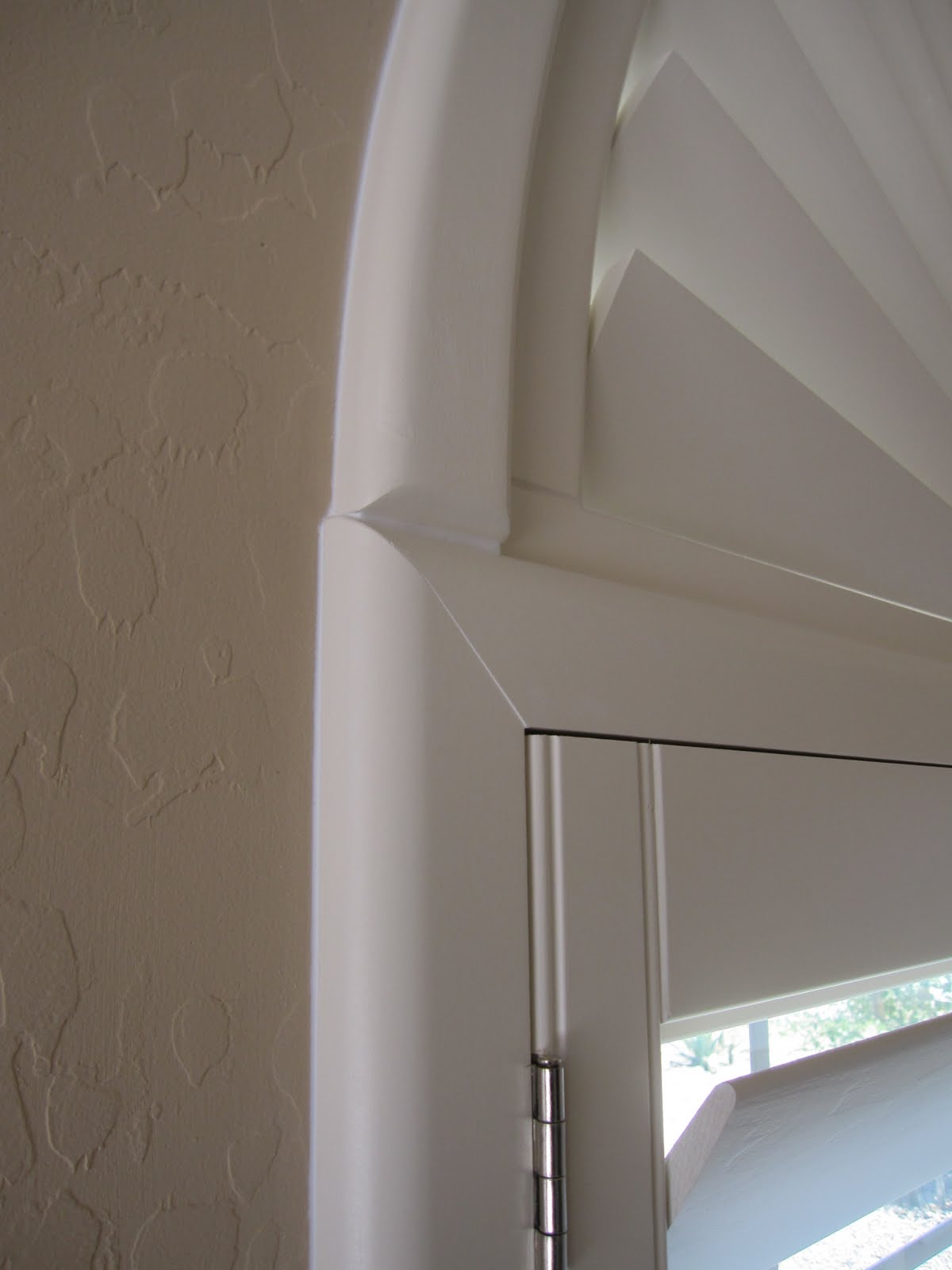 Real Wood Shutterz Classic Texture with BullNose Z Frame PLUS Fan top