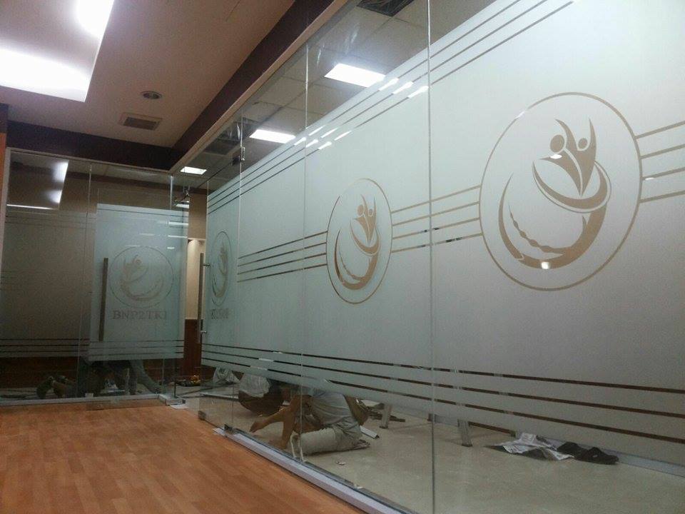 Stiker Logo Kantor Dengan Sandblast Stiker Kaca