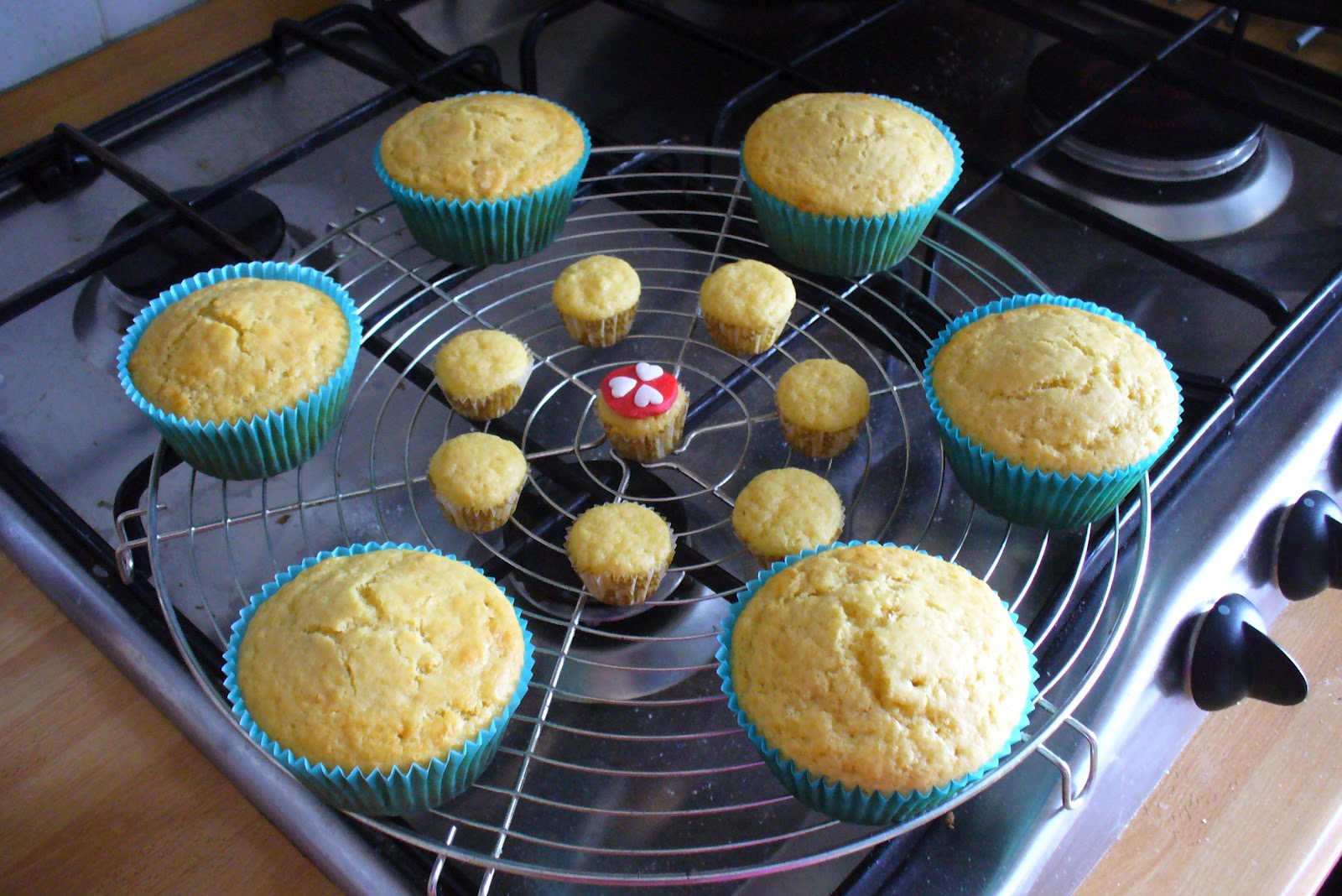 CUCINARE.. LA MIA PASSIONE MINI .. MINI .. MINI .. MUFFINS.. ANZI DA PUFFO!!