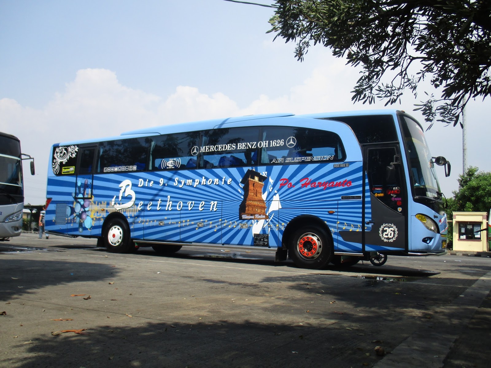 Catatan Keseharian Seorang Penggemar Bus ) Kisah owner Po. Haryanto