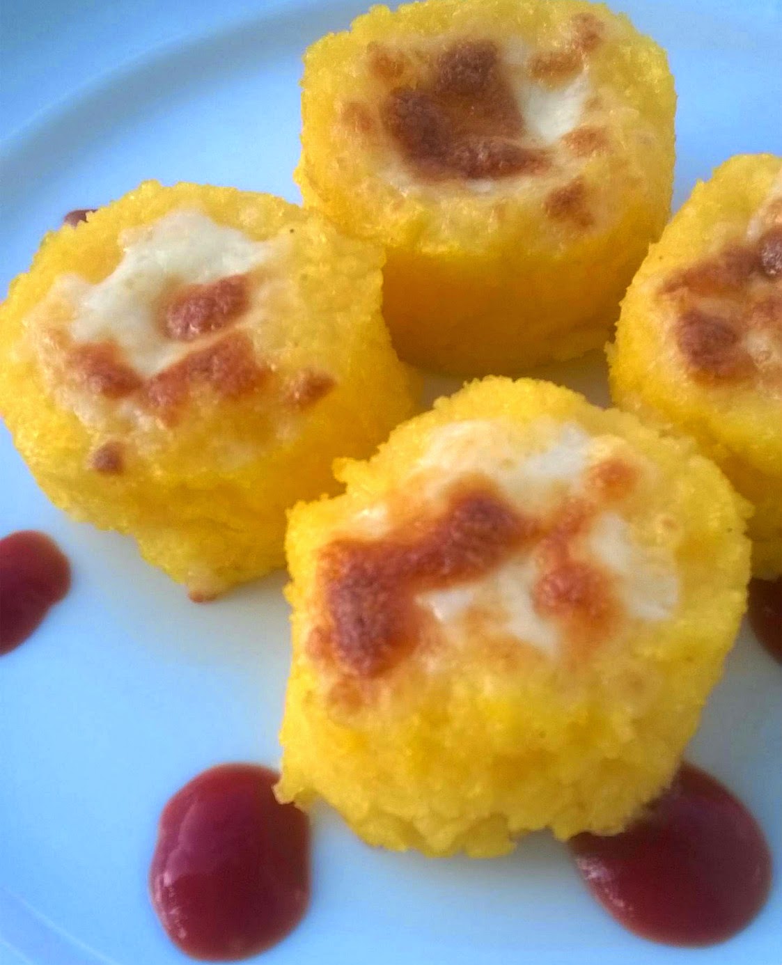 Stuzzichini di polenta gratinati con formaggio (antipasti)