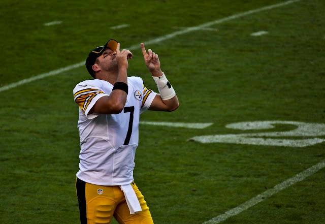 Ben Roethlisberger before the Steelers vs. Broncos game pointing up to his sweet savior Jesus Christ.