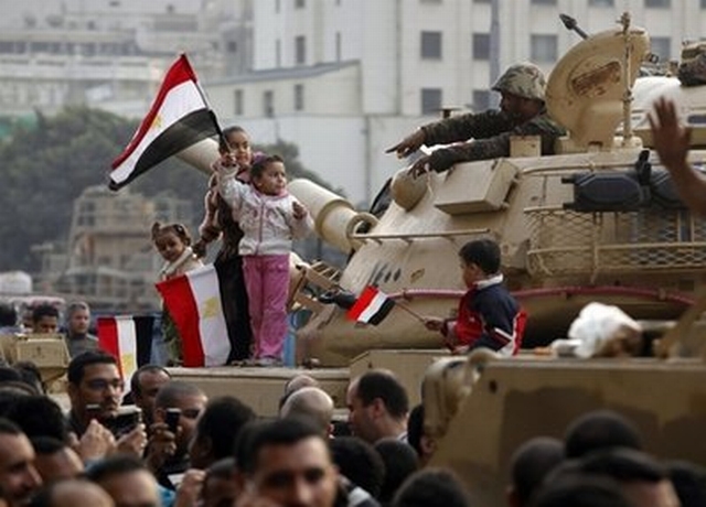 الطفل فى ميدان التحرير و ثوره 25 يناير ... Egpytian+Protests+wchildren