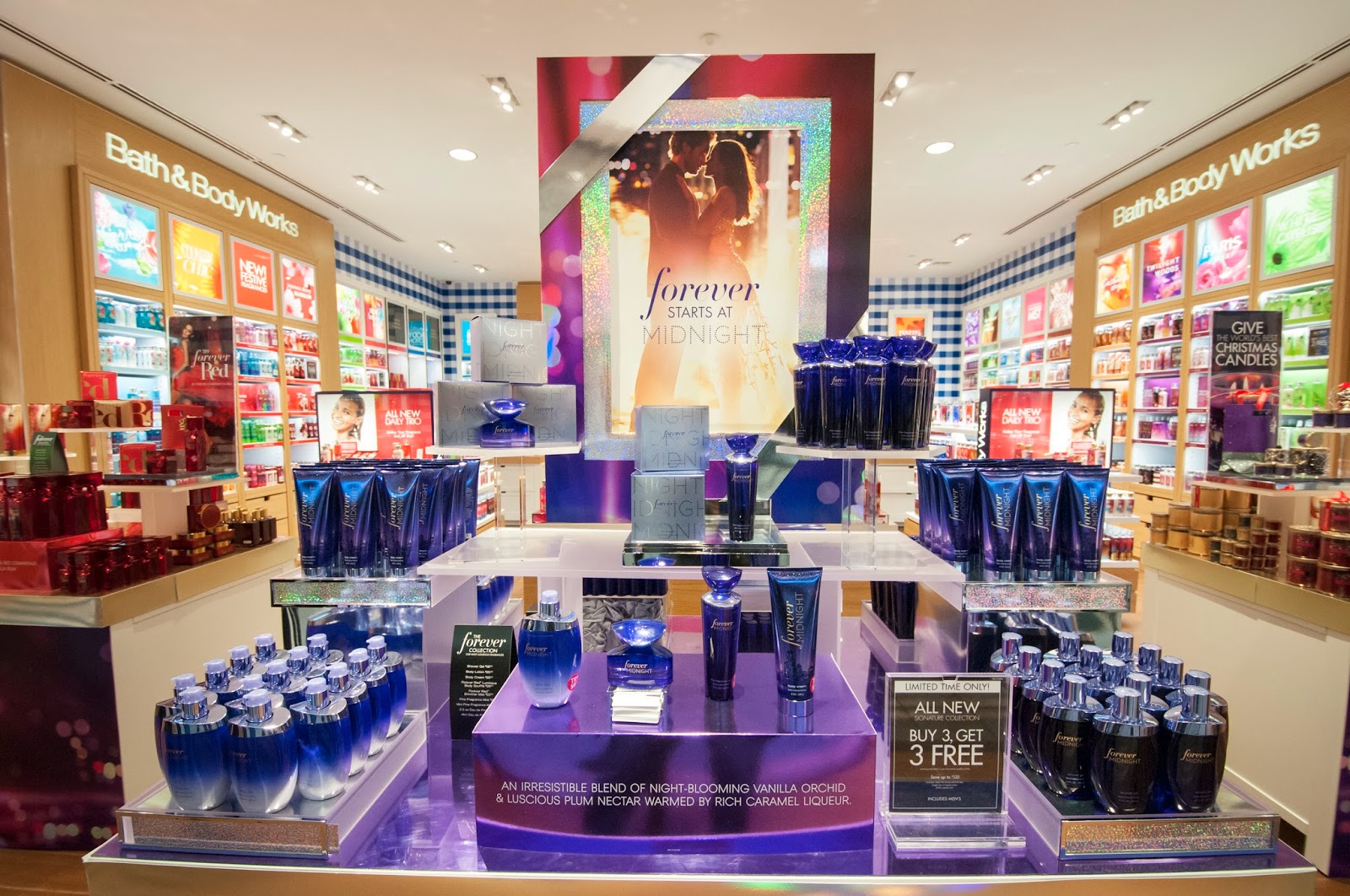 Elogios a mis Locuras Grand Opening of Bath & Body Works store in