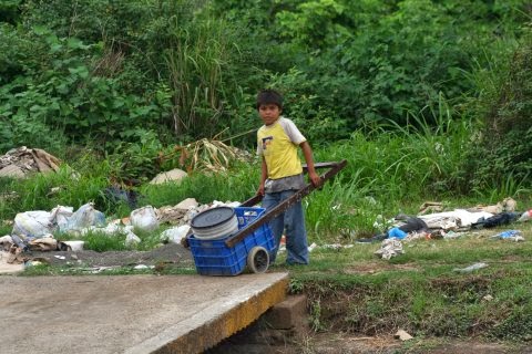 CUMPLIENDO DESDE BIEN PEQUEÑITO COMO "DIOS MANDA"