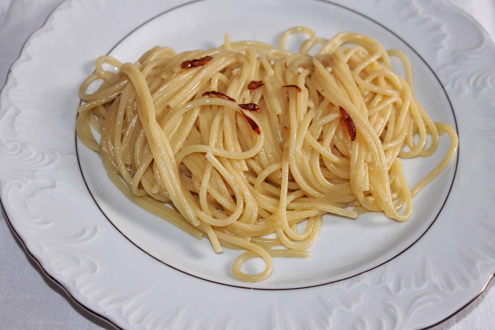 Spaghetti aglio olio e peperoncino, perché non si è mai troppo giovani per poterseli gustare