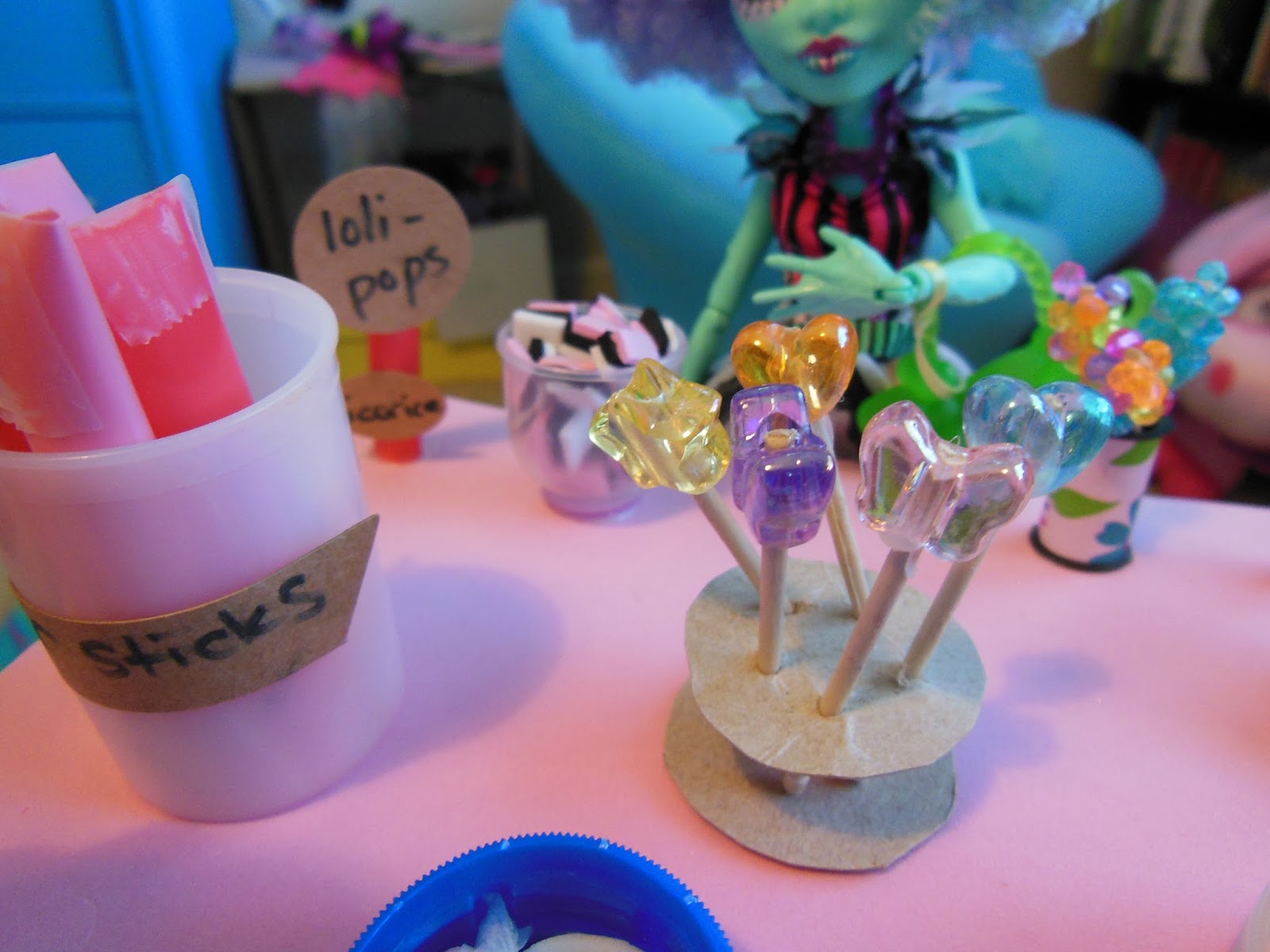 Buggytoys & More DIY Sweet Stand with DIY candy!