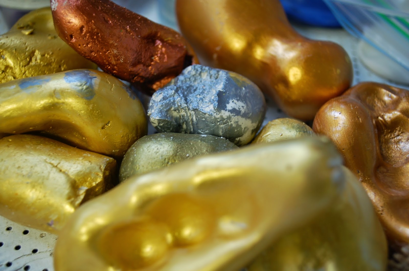 Sunnyside Art House Playing with Plaster Balloon Sculptures & Leaf