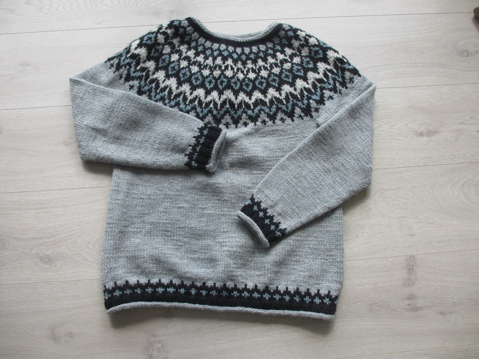 Riddari-Genser Med Hette