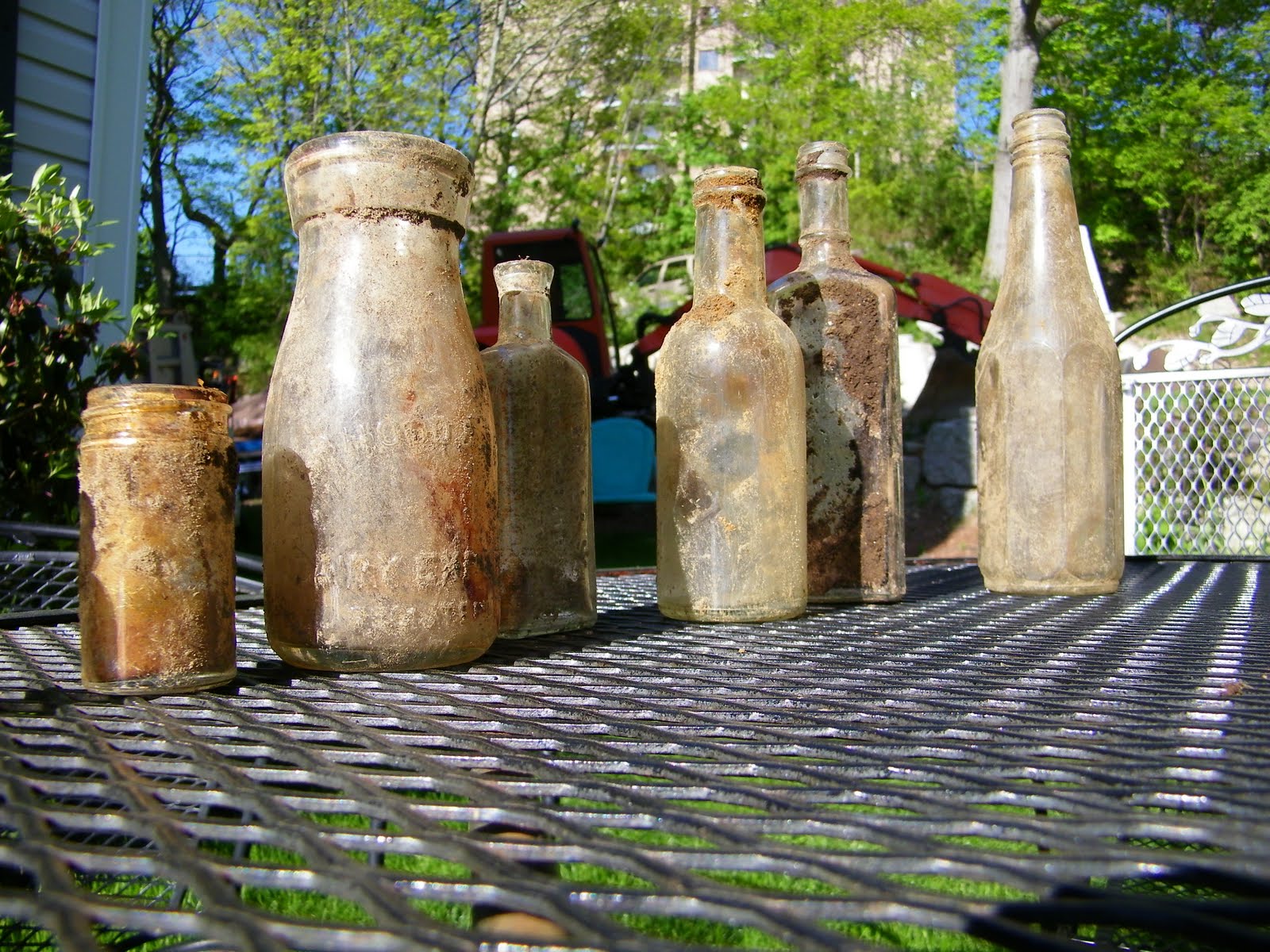Maison Decor Old glass bottles + beach glass