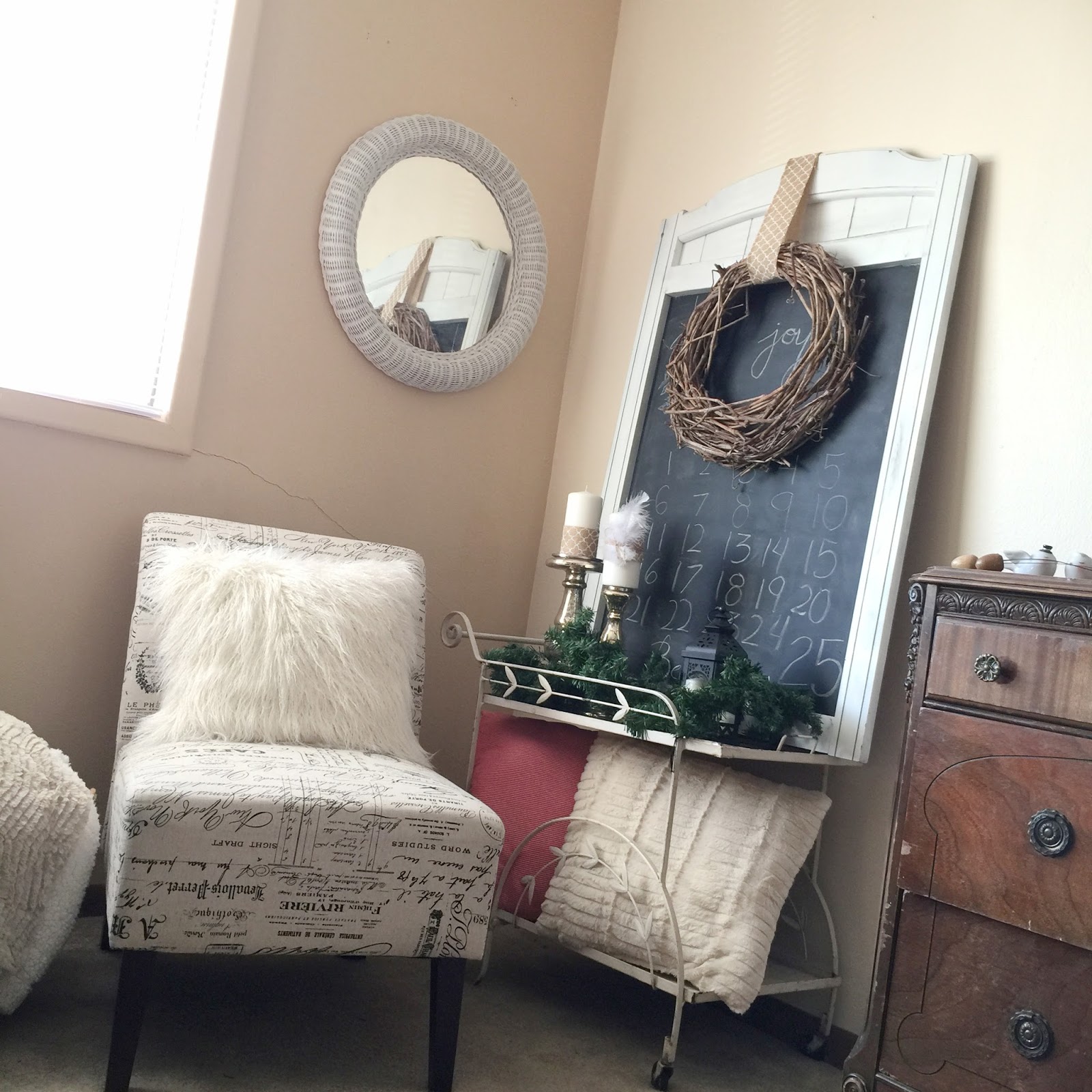 HOME CHRONICLES Turn A Mirror Into A Chalkboard To Make A Statement Piece