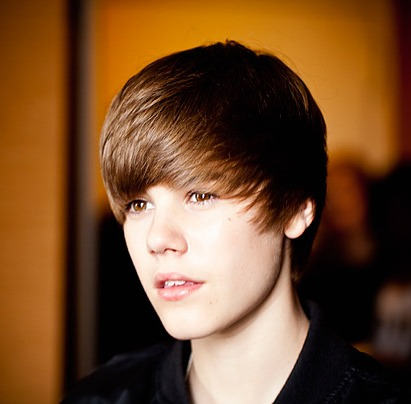 haircut for young men! Justin Bieber rocks onstage with his signature ...
