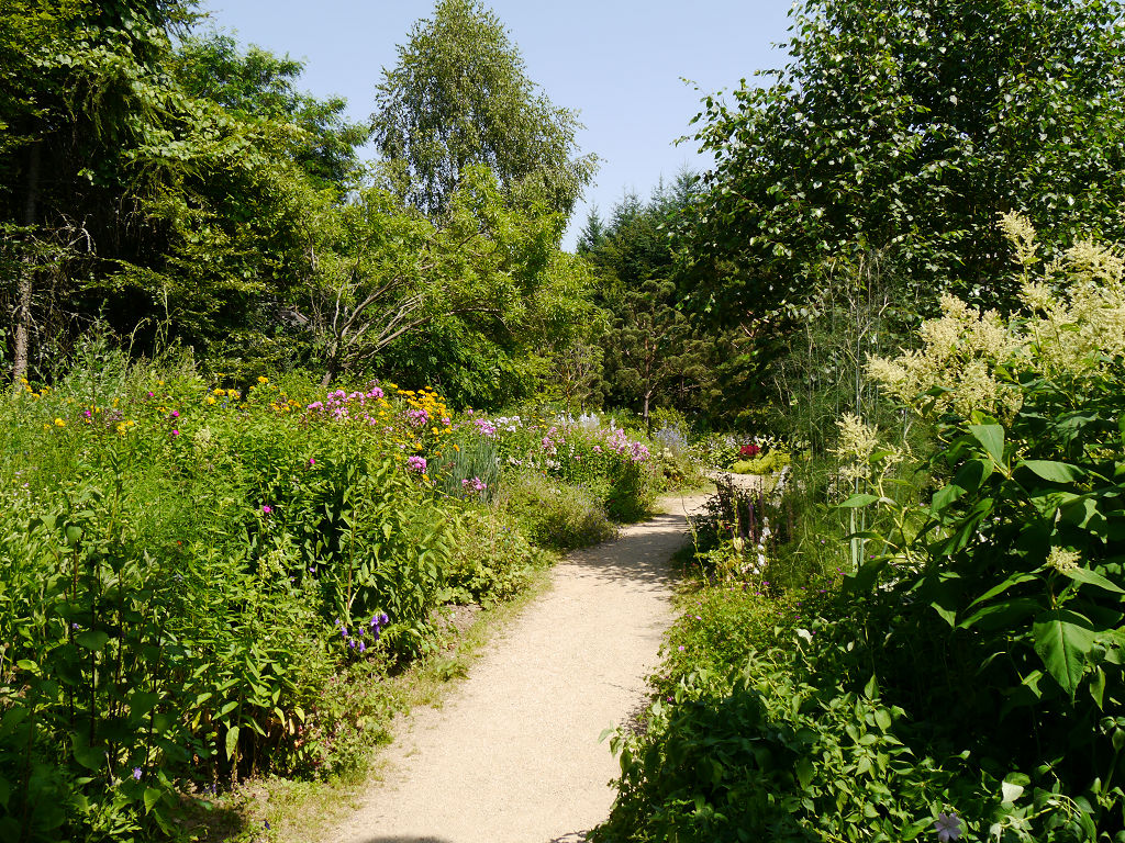 GartenImpressionen NEPALHIMALAYAPAVILLON IN WIESENT