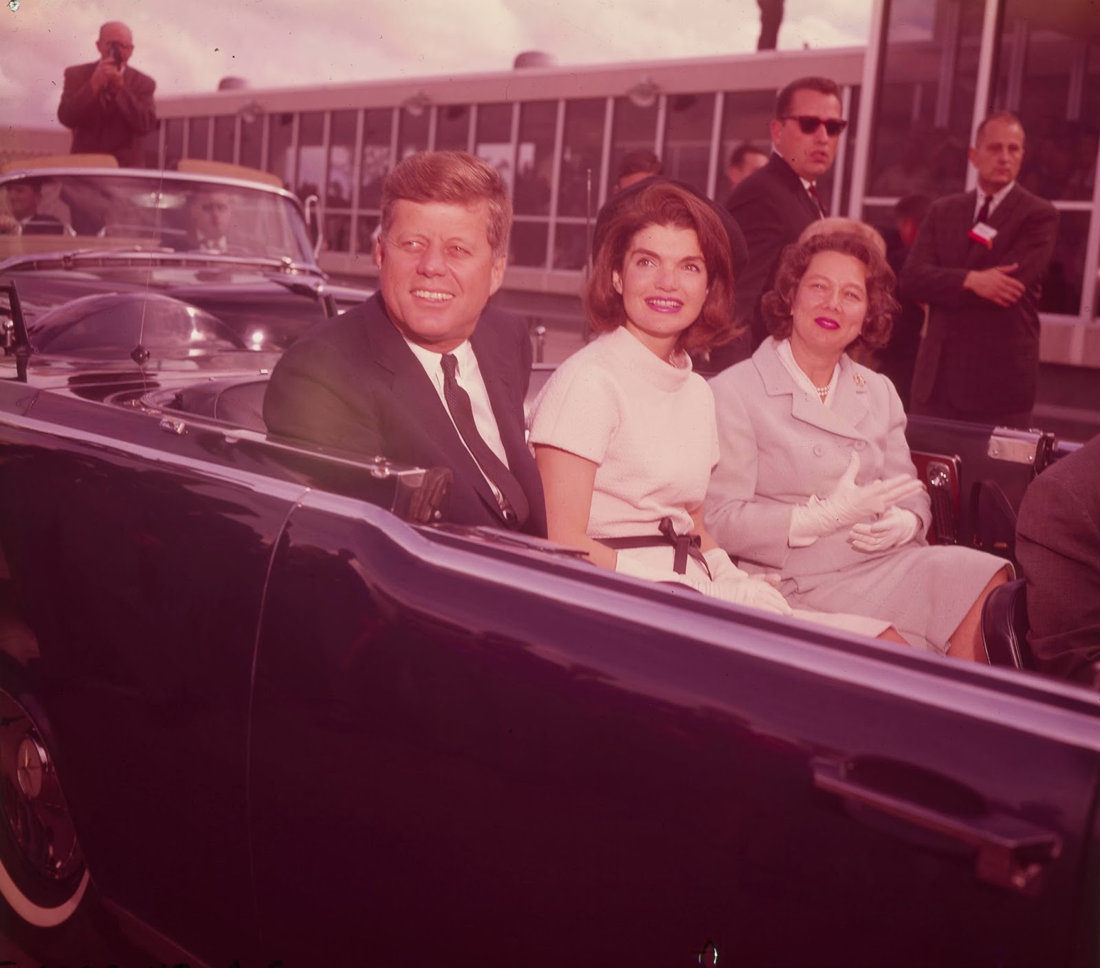 e0009140b16.jpg (1600×1409) Jackie, Clint, Jackie