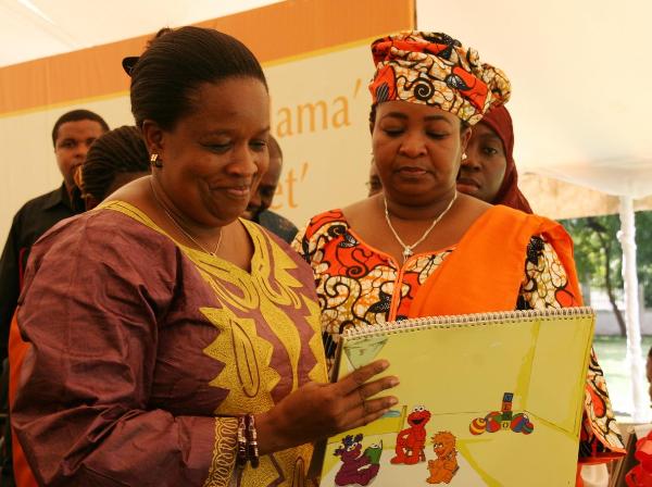 watoto wa mama ntilie kitabu watoto wa mama ntilie kitabu